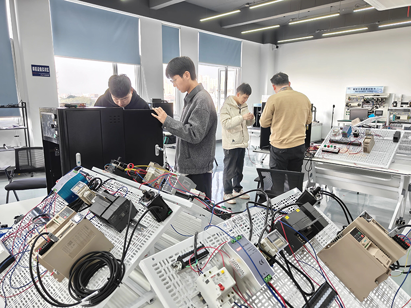 想做设备工程师？零基础稳入门！线扫检测台+机器视觉双技能加持